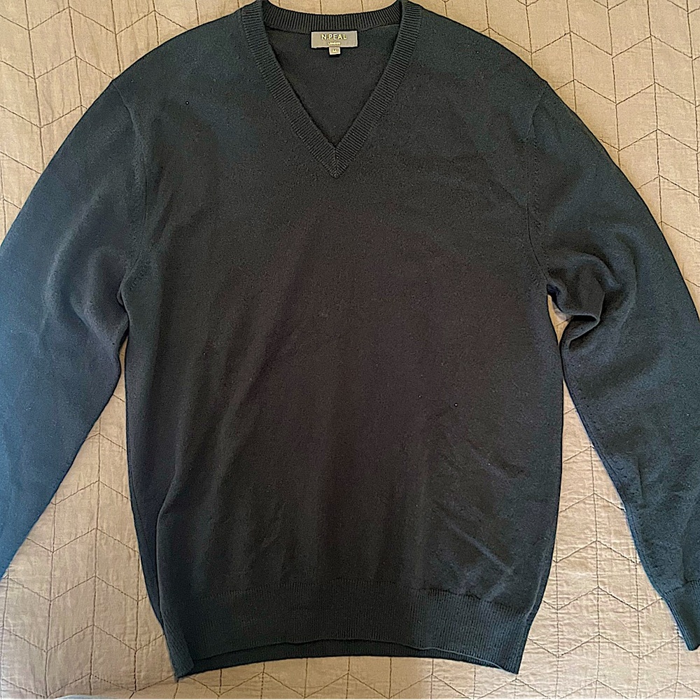 N. Peal London Burlington V Neck Cashmere Sweater